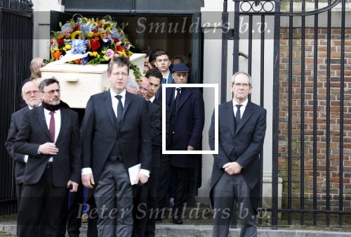 Amsterdam 15 april 2023
Herdenkingstdienst vooraf aan de begrafenis van Huub Oosterhuis in de Westertoren . Daarna gingen ze met de boot naar begraafplaats Zorgvlied.
Aanwezig oa Trijntje Oosterhuis met kinderen en partner Alvin Lewis , Tjeerd Oosterhuis en vrouw Edsilia Rombley met kinderen en moeder en de partner van Huub Oosterhuis