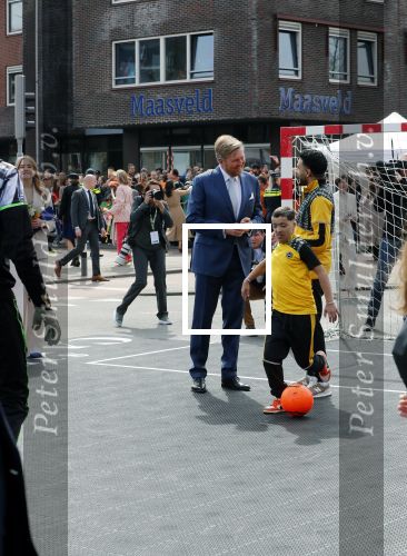 Rotterdam 27 april 2023
Koningsdag 2023 in Rotterdam met aanwezig Koning Willem Alexander, KoninginMaxima ,Prinses Amalia, Prinses Ariane ,Prins Constantijn ,Prinses Laurentien ,Prins Maurits ,Prinses Marilene ,Prins Bernhard ,Prinses Annette ,Prins Floris ,Prinses Aimee ,Prins Pieter Christiaan, en Prinses Anita .
Burgemeester Aboutaleb is de gastheer.  De Royals gaan voetballen bij Touzani
