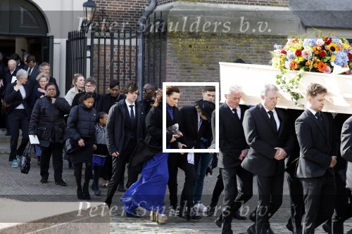 Amsterdam 15 april 2023
Herdenkingstdienst vooraf aan de begrafenis van Huub Oosterhuis in de Westertoren . Daarna gingen ze met de boot naar begraafplaats Zorgvlied.
Aanwezig oa Trijntje Oosterhuis met kinderen en partner Alvin Lewis , Tjeerd Oosterhuis en vrouw Edsilia Rombley met kinderen en moeder en de partner van Huub Oosterhuis