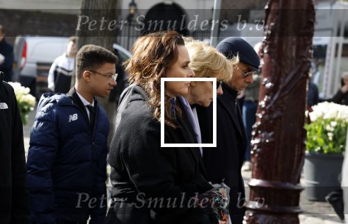 Amsterdam 15 april 2023
Herdenkingstdienst vooraf aan de begrafenis van Huub Oosterhuis in de Westertoren . Daarna gingen ze met de boot naar begraafplaats Zorgvlied.
Aanwezig oa Trijntje Oosterhuis met kinderen en partner Alvin Lewis , Tjeerd Oosterhuis en vrouw Edsilia Rombley met kinderen en moeder en de partner van Huub Oosterhuis