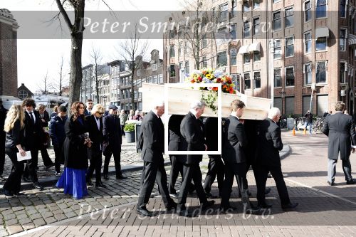 Amsterdam 15 april 2023
Herdenkingstdienst vooraf aan de begrafenis van Huub Oosterhuis in de Westertoren . Daarna gingen ze met de boot naar begraafplaats Zorgvlied
