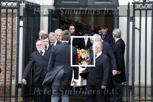 Amsterdam 15 april 2023
Herdenkingstdienst vooraf aan de begrafenis van Huub Oosterhuis in de Westertoren . Daarna gingen ze met de boot naar begraafplaats Zorgvlied.
Aanwezig oa Trijntje Oosterhuis met kinderen en partner Alvin Lewis , Tjeerd Oosterhuis en vrouw Edsilia Rombley met kinderen en moeder en de partner van Huub Oosterhuis