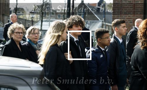 Amsterdam 15 april 2023
Herdenkingstdienst vooraf aan de begrafenis van Huub Oosterhuis in de Westertoren . Daarna gingen ze met de boot naar begraafplaats Zorgvlied.
Aanwezig oa Trijntje Oosterhuis met kinderen en partner Alvin Lewis , Tjeerd Oosterhuis en vrouw Edsilia Rombley met kinderen en moeder en de partner van Huub Oosterhuis