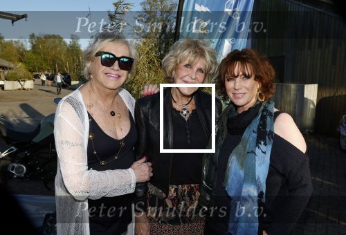 Kortenhoef 29 april 2023
Presntatie tijdschrift Nicole des Bouvrie bij Ottenhome.
Viola Holt Astrid Engels en Myrna Goossen