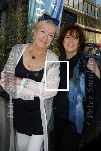 Kortenhoef 29 april 2023
Presntatie tijdschrift Nicole des Bouvrie bij Ottenhome.
Viola Holt en Myrna Goossen