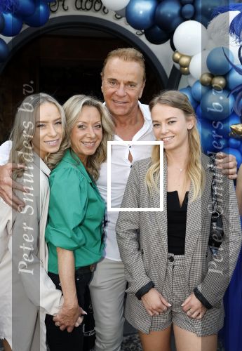 Noorden  30 april 2023
Gerard Joling viert zijn 63e verjaardag.
Wino Omtzigy met Sylvana Borsato en hun dochters Romy en Jacky