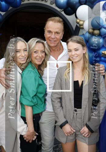 Noorden  30 april 2023
Gerard Joling viert zijn 63e verjaardag.
Wino Omtzigy met Sylvana Borsato en hun dochters Romy en Jacky