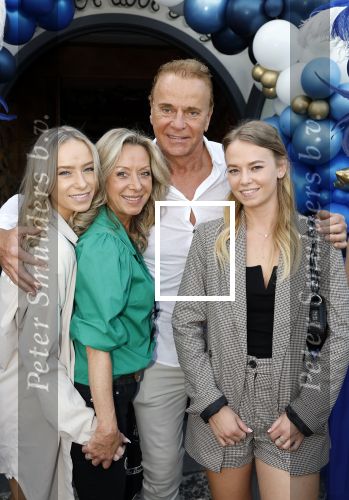 Noorden  30 april 2023
Gerard Joling viert zijn 63e verjaardag.
Wino Omtzigy met Sylvana Borsato en hun dochters Romy en Jacky