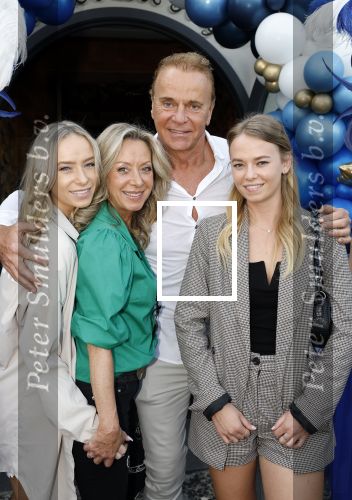 Noorden  30 april 2023
Gerard Joling viert zijn 63e verjaardag.
Wino Omtzigy met Sylvana Borsato en hun dochters Romy en Jacky