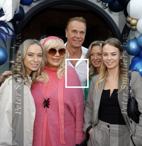 Noorden  30 april 2023
Gerard Joling viert zijn 63e verjaardag.
Wino Omtzigt met Sylvana Borsato Mary Borsato en Romy en Jacky Omtzigt