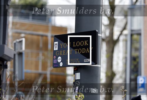 Amsterdam 18 april 2023
Bord met tekst You look great today op de willemsparkweg.