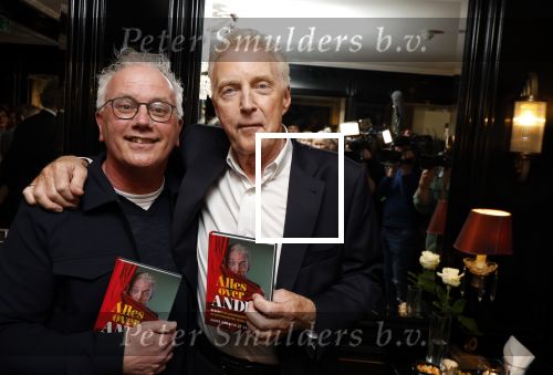 Amsterdam 23 april 2024
Boekpresntatie Andre v Duin in het Apollo first hotel. Andre v Duin met de schrijver van het boek Jan Vriend