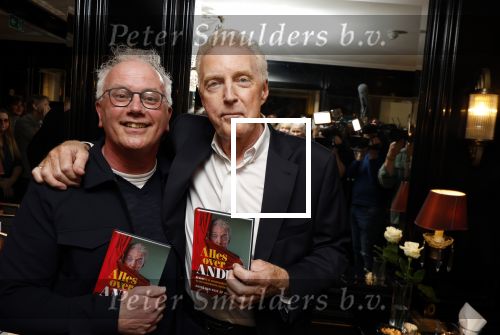 Amsterdam 23 april 2024
Boekpresntatie Andre v Duin in het Apollo first hotel. Andre v Duin met de schrijver van het boek Jan Vriend