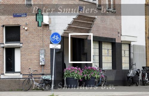 Amsterdam 8 april 2024
Jaap Jongbloed bij de apotheek op de delaraissestraat.