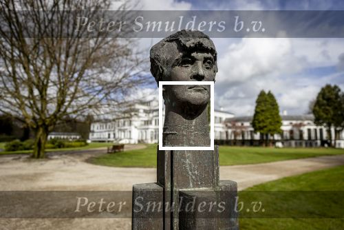 Baar Soestdijk 4 april 2024
Prinses Beatrix onthult het bronzen standbeeld â€˜Het Koninklijk Gezinâ€™ in het park van Paleis Soestdijk. Het groepsportret is in 1996 gemaakt door beeldhouwer Arthur Spronken en bestaat uit de portretten van prinses Beatrix, prins Claus en hun drie zonen.