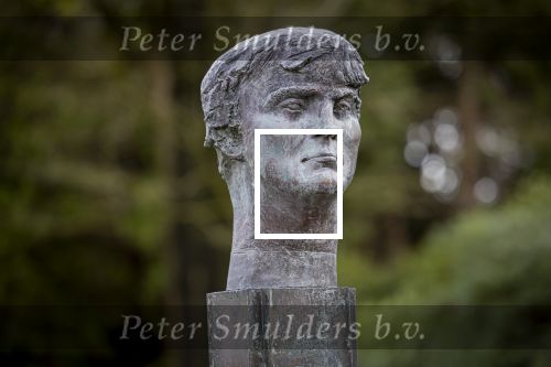 Baar Soestdijk 4 april 2024
Prinses Beatrix onthult het bronzen standbeeld â€˜Het Koninklijk Gezinâ€™ in het park van Paleis Soestdijk. Het groepsportret is in 1996 gemaakt door beeldhouwer Arthur Spronken en bestaat uit de portretten van prinses Beatrix, prins Claus en hun drie zonen.