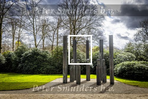 Baar Soestdijk 4 april 2024
Prinses Beatrix onthult het bronzen standbeeld â€˜Het Koninklijk Gezinâ€™ in het park van Paleis Soestdijk. Het groepsportret is in 1996 gemaakt door beeldhouwer Arthur Spronken en bestaat uit de portretten van prinses Beatrix, prins Claus en hun drie zonen.