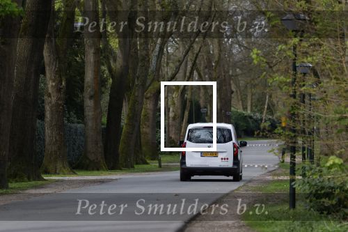 Huizen 6 april 2024
In de wijk waar het huis van Linda de Mol staat rijdt continue een wagn van beveiligingsbedrijf rond.