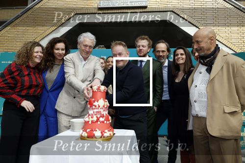 Amsterdam 12 april 2024
Castpresentatie musical De Koning van Amsterdam in de Centrale Markthal, de cast waar onder Margot Ros, Anne Lamsvelt, Hajo Bruins, Martijn Fischer, Sabri Saad el Hamus, Rosa Da Silva, Pepijn Schoneveld, Julia Herfst.