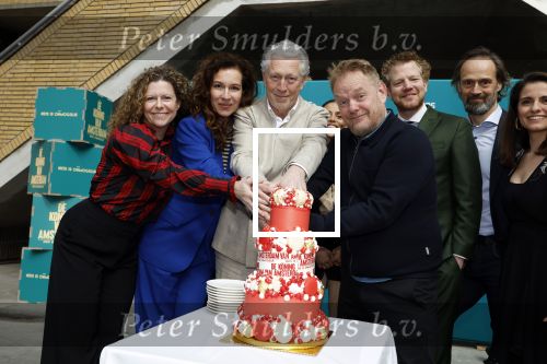 Amsterdam 12 april 2024
Castpresentatie musical De Koning van Amsterdam in de Centrale Markthal, de cast waar onder Margot Ros, Anne Lamsvelt, Hajo Bruins, Martijn Fischer, Sabri Saad el Hamus, Rosa Da Silva, Pepijn Schoneveld, Julia Herfst.