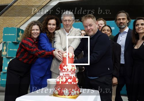 Amsterdam 12 april 2024
Castpresentatie musical De Koning van Amsterdam in de Centrale Markthal, de cast waar onder Margot Ros, Anne Lamsvelt, Hajo Bruins, Martijn Fischer, Sabri Saad el Hamus, Rosa Da Silva, Pepijn Schoneveld, Julia Herfst.