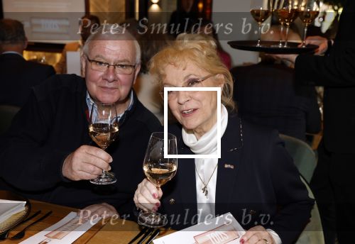 Nuland 4 april 2024
Presentatie nieuwe Rose van Toos v d Valk. Presentatie was in het nieuwe hotel Nuland. Connie Vink kwam met haar man