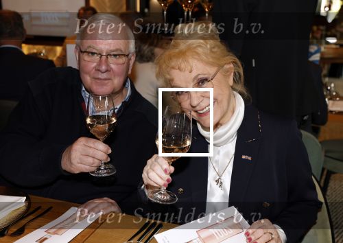 Nuland 4 april 2024
Presentatie nieuwe Rose van Toos v d Valk. Presentatie was in het nieuwe hotel Nuland. Connie Vink kwam met haar man