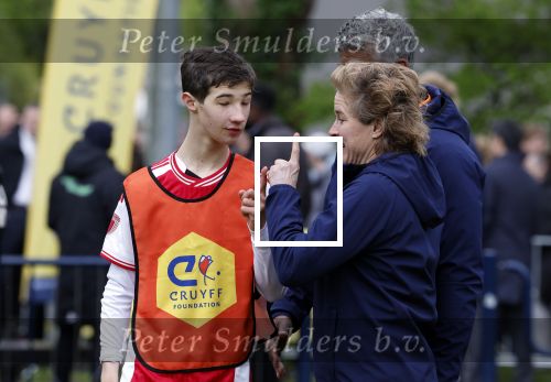 Amsterdam 17 april 2024
Staatsbezoek Nederland - Spanje met Koning Willem Alexander Koningin Maxima Koning Filipe en Koningin Letizia van Spanje aan Nederland . Koning Willem Alexander en Koning Felipe bezoeken Cruyff court in betondorp . oa aanwezig Jordy Cruijff Susila Cruijff Frank Rijkaard en Guus Hiddink. Daphne Koster