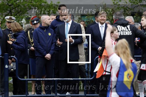 Amsterdam 17 april 2024
Staatsbezoek Nederland - Spanje met Koning Willem Alexander Koningin Maxima Koning Filipe en Koningin Letizia van Spanje aan Nederland . Koning Willem Alexander en Koning Felipe bezoeken Cruyff court in betondorp . oa aanwezig Jordy Cruijff Susila Cruijff Frank Rijkaard en Guus Hiddink. Daphne Koster