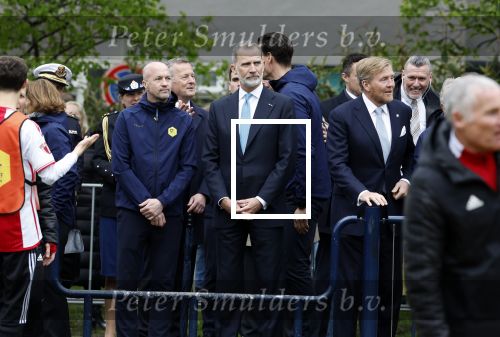 Amsterdam 17 april 2024
Staatsbezoek Nederland - Spanje met Koning Willem Alexander Koningin Maxima Koning Filipe en Koningin Letizia van Spanje aan Nederland . Koning Willem Alexander en Koning Felipe bezoeken Cruyff court in betondorp . oa aanwezig Jordy Cruijff Susila Cruijff Frank Rijkaard en Guus Hiddink. Daphne Koster
