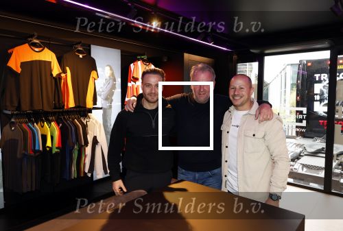 Amsterdam 2 april 2024
Tricorp vrachtwagen op de zuidas. edgar meijer met zijn collega\'s