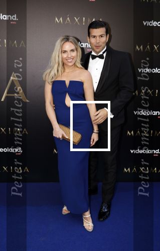 Amsterdam 15 april 2024
Premiere serie Maxima van Videoland in Tuschinski. Aanwezig oa Delfina Chaves en Martijn Lakemeier . Esther Vedder met partner