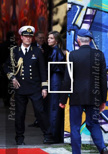 Amsterdam 18 april 2024
Contraprestatie
Koning Felipe en Koningin Letizia bieden het Koninklijk Paar een receptie aan in Museum STRAAT in Amsterdam. Hierbij is ook de Prinses van Oranje aanwezig. Tijdens de receptie openen de Koninklijke Paren een expositie van tien Spaanse en Nederlandse muurschilders. De tentoonstelling is tot en met 2 juni te bezoeken. Na de receptie neemt het Koninklijk Paar afscheid van de Spaanse Koning en Koningin. Aanwezig Koning Felipe Koningin Letizia Koning Willem Alexnader Koningin Maxima Prinses Amalia Prinses Margriet en Mr Pieter v Vollenhoven. Eveline v d Bent ( oude kindermeisje Prinses Amalia)