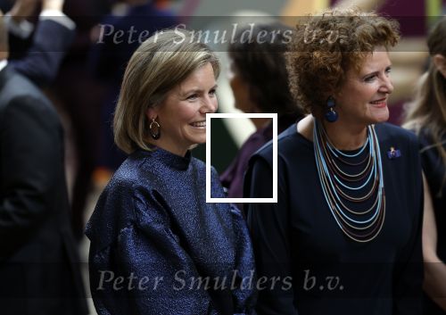 Amsterdam 18 april 2024
Contraprestatie
Koning Felipe en Koningin Letizia bieden het Koninklijk Paar een receptie aan in Museum STRAAT in Amsterdam. Hierbij is ook de Prinses van Oranje aanwezig. Tijdens de receptie openen de Koninklijke Paren een expositie van tien Spaanse en Nederlandse muurschilders. De tentoonstelling is tot en met 2 juni te bezoeken. Na de receptie neemt het Koninklijk Paar afscheid van de Spaanse Koning en Koningin. Aanwezig Koning Felipe Koningin Letizia Koning Willem Alexnader Koningin Maxima Prinses Amalia Prinses Margriet en Mr Pieter v Vollenhoven. Eveline v d Bent ( oude kindermeisje Prinses Amalia)