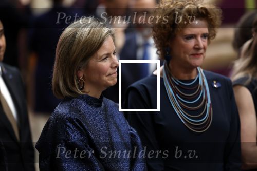 Amsterdam 18 april 2024
Contraprestatie
Koning Felipe en Koningin Letizia bieden het Koninklijk Paar een receptie aan in Museum STRAAT in Amsterdam. Hierbij is ook de Prinses van Oranje aanwezig. Tijdens de receptie openen de Koninklijke Paren een expositie van tien Spaanse en Nederlandse muurschilders. De tentoonstelling is tot en met 2 juni te bezoeken. Na de receptie neemt het Koninklijk Paar afscheid van de Spaanse Koning en Koningin. Aanwezig Koning Felipe Koningin Letizia Koning Willem Alexnader Koningin Maxima Prinses Amalia Prinses Margriet en Mr Pieter v Vollenhoven. Eveline v d Bent ( oude kindermeisje Prinses Amalia)