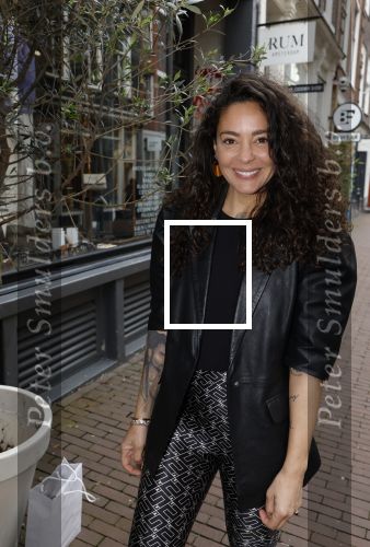 Amsterdam 16 april 2024
Boekpresentatie Kimberley Klaver. Haar 2e boek heet Zuid moeders hebben geen geheimen. Fajah lourens