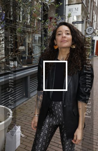 Amsterdam 16 april 2024
Boekpresentatie Kimberley Klaver. Haar 2e boek heet Zuid moeders hebben geen geheimen. Fajah lourens