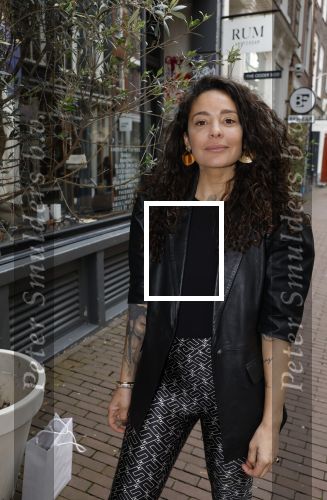 Amsterdam 16 april 2024
Boekpresentatie Kimberley Klaver. Haar 2e boek heet Zuid moeders hebben geen geheimen. Fajah lourens