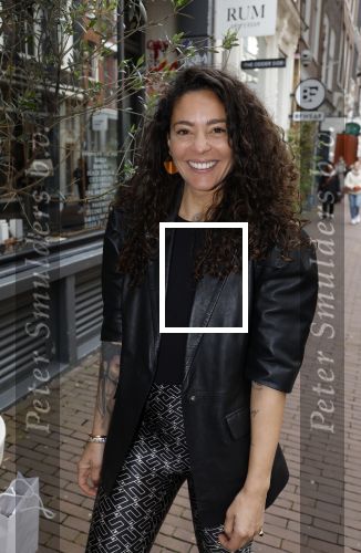 Amsterdam 16 april 2024
Boekpresentatie Kimberley Klaver. Haar 2e boek heet Zuid moeders hebben geen geheimen. Fajah lourens