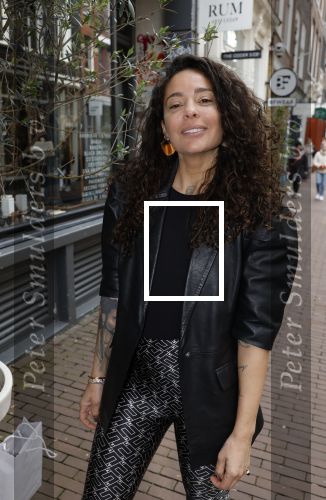 Amsterdam 16 april 2024
Boekpresentatie Kimberley Klaver. Haar 2e boek heet Zuid moeders hebben geen geheimen. Fajah lourens