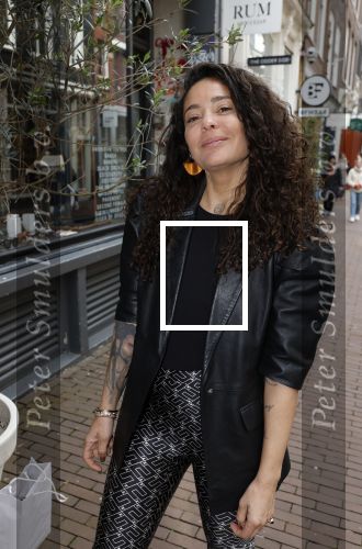 Amsterdam 16 april 2024
Boekpresentatie Kimberley Klaver. Haar 2e boek heet Zuid moeders hebben geen geheimen. Fajah lourens
