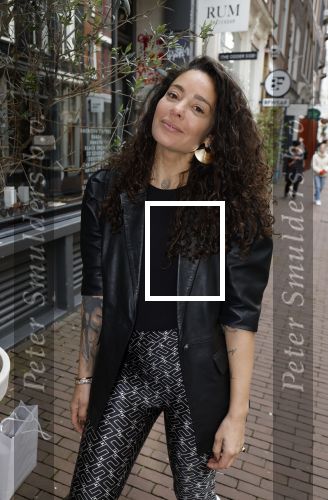 Amsterdam 16 april 2024
Boekpresentatie Kimberley Klaver. Haar 2e boek heet Zuid moeders hebben geen geheimen. Fajah lourens