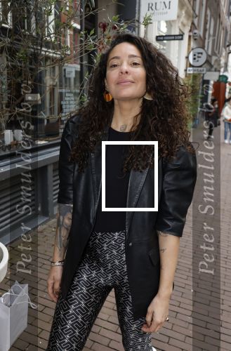 Amsterdam 16 april 2024
Boekpresentatie Kimberley Klaver. Haar 2e boek heet Zuid moeders hebben geen geheimen. Fajah lourens