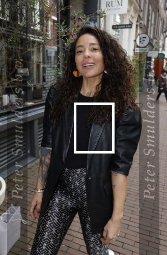 Amsterdam 16 april 2024
Boekpresentatie Kimberley Klaver. Haar 2e boek heet Zuid moeders hebben geen geheimen. Fajah lourens