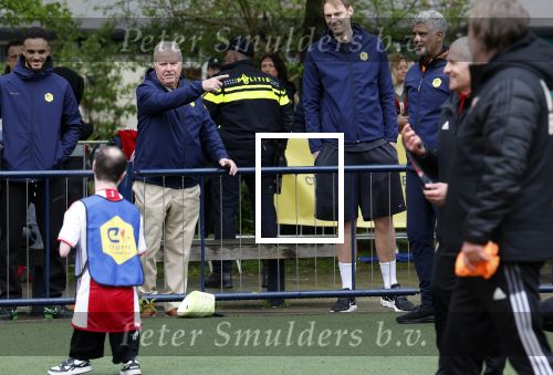 Amsterdam 17 april 2024
Staatsbezoek Nederland - Spanje met Koning Willem Alexander Koningin Maxima Koning Filipe en Koningin Letizia van Spanje aan Nederland . Koning Willem Alexander en Koning Felipe bezoeken Cruyff court in betondorp . oa aanwezig Jordy Cruijff Susila Cruijff Frank Rijkaard en Guus Hiddink.