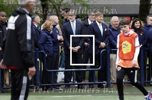 Amsterdam 17 april 2024
Staatsbezoek Nederland - Spanje met Koning Willem Alexander Koningin Maxima Koning Filipe en Koningin Letizia van Spanje aan Nederland . Koning Willem Alexander en Koning Felipe bezoeken Cruyff court in betondorp . oa aanwezig Jordy Cruijff Susila Cruijff Frank Rijkaard en Guus Hiddink.