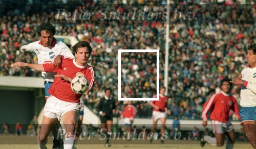 Tokio, 9 t/m 12 December 1988 PSV-Nacional Montevideo (Uruguay)
Met eindstand 1-1 na verlenging 2-2 en via een 6-7 verlies in penaltys.
PSV had 4 x de kans om winnaar te zien en uiteindelijk is het niet gelukt.
0-1 Ostolaza, 1-1 Romario , in de 110e minuut Ronald Koeman 2-1 en in de 119e min wederom Ostolaza 2-2
Wedstrijd werd gespeeld in tokio voor 62000 toeschouwers

Foto Peter Smulders BV