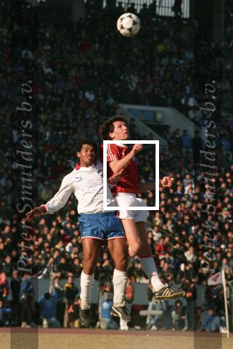 Tokio, 9 t/m 12 December 1988 PSV-Nacional Montevideo (Uruguay)
Met eindstand 1-1 na verlenging 2-2 en via een 6-7 verlies in penaltys.
PSV had 4 x de kans om winnaar te zien en uiteindelijk is het niet gelukt.
0-1 Ostolaza, 1-1 Romario , in de 110e minuut Ronald Koeman 2-1 en in de 119e min wederom Ostolaza 2-2
Wedstrijd werd gespeeld in tokio voor 62000 toeschouwers

Foto Peter Smulders BV