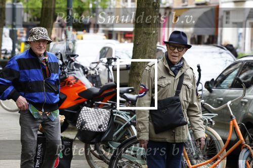 Amsterdam 11 april 2024
Hans van Manen en zijn partner Henk van Dijk doen hun boodschappen  in Amsterdam Zuid.