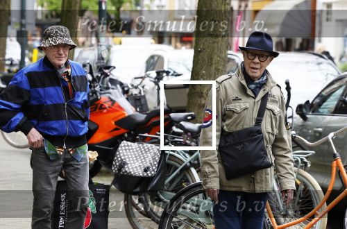 Amsterdam 11 april 2024
Hans van Manen en zijn partner Henk van Dijk doen hun boodschappen  in Amsterdam Zuid.